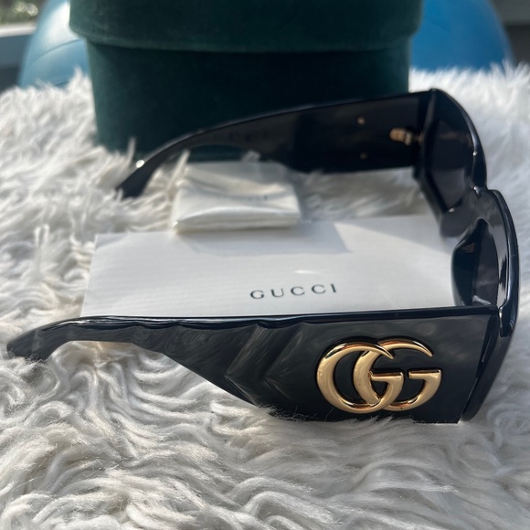 New - Gucci Black Gray Gg0811s 001 Logo Rectangle Unisex Sunglasses - Picture 1 of 6